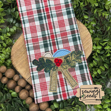 Load image into Gallery viewer, Christmas Baby Jesus Manger with Leaves and Berries Applique SS - Sewing Seeds