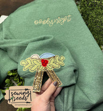 Load image into Gallery viewer, Christmas Baby Jesus Manger with Leaves and Berries Applique SS - Sewing Seeds