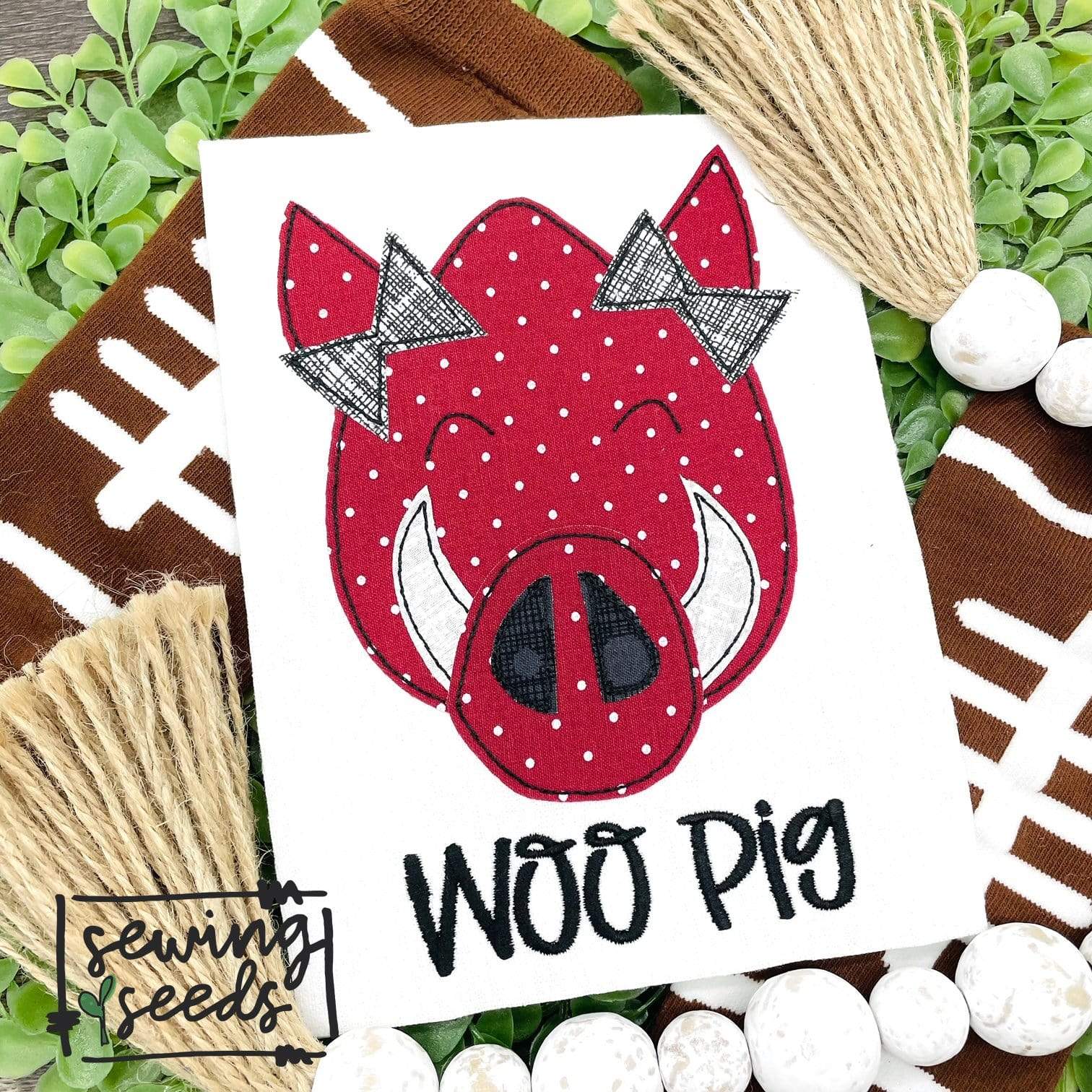Applique Razorback Razorback Hog Girl Applique SS – Sewing Seeds